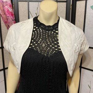 Tower Hill Collection Off-White Embossed Bolero Size 6